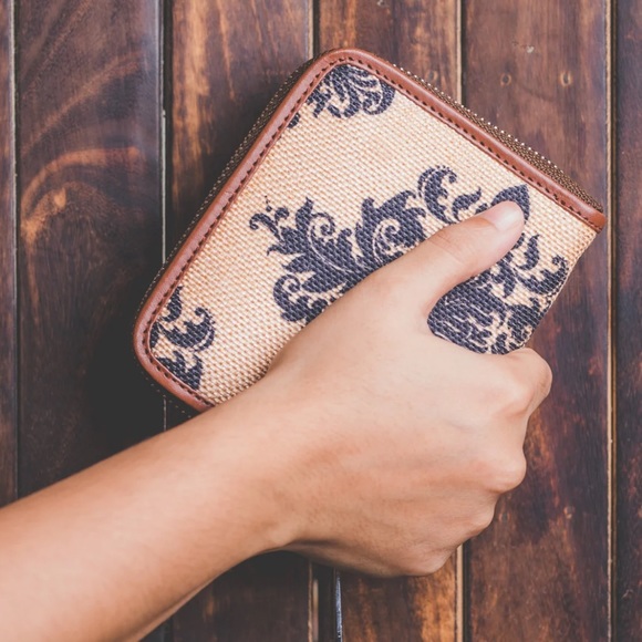 Zouk Mughal Motif Women's Mini Wallet - Picture 3 of 10